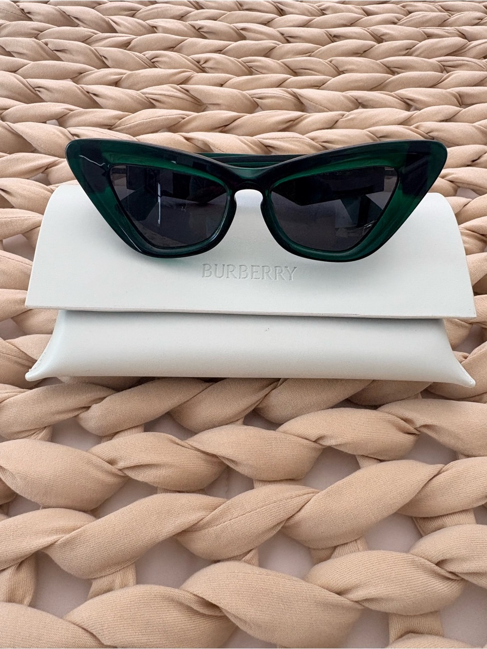 BURBERRY BE4421U 4104/87 Green Cat Eye B Motif Sunglasses 51mm Authentic Italy